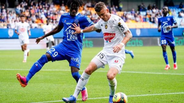 Soi kèo nhà cái Troyes vs Angers. Nhận định, dự đoán bóng đá Ligue 1 (20h00, 28/8)